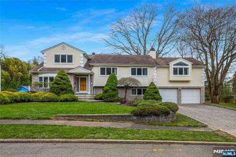 Photo of 31 Collins Avenue, Closter, NJ 07624 (MLS # 26010750)