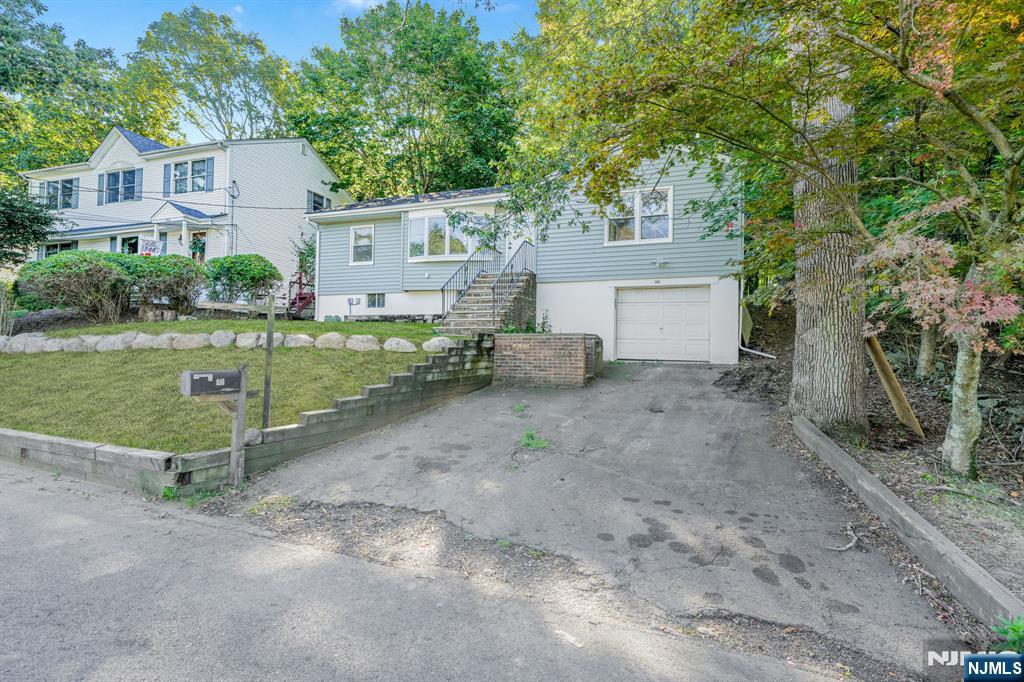 102 Hiawatha Boulevard