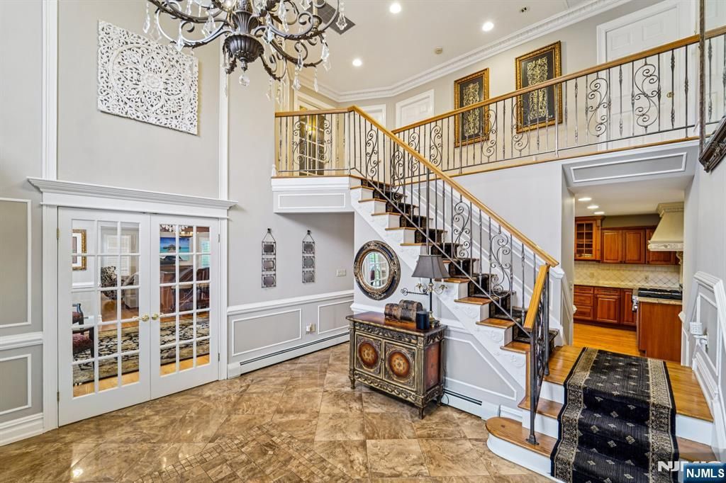 Photo of 840 Stonewall Court, Franklin Lakes, NJ 07417 (MLS # 25026372)
