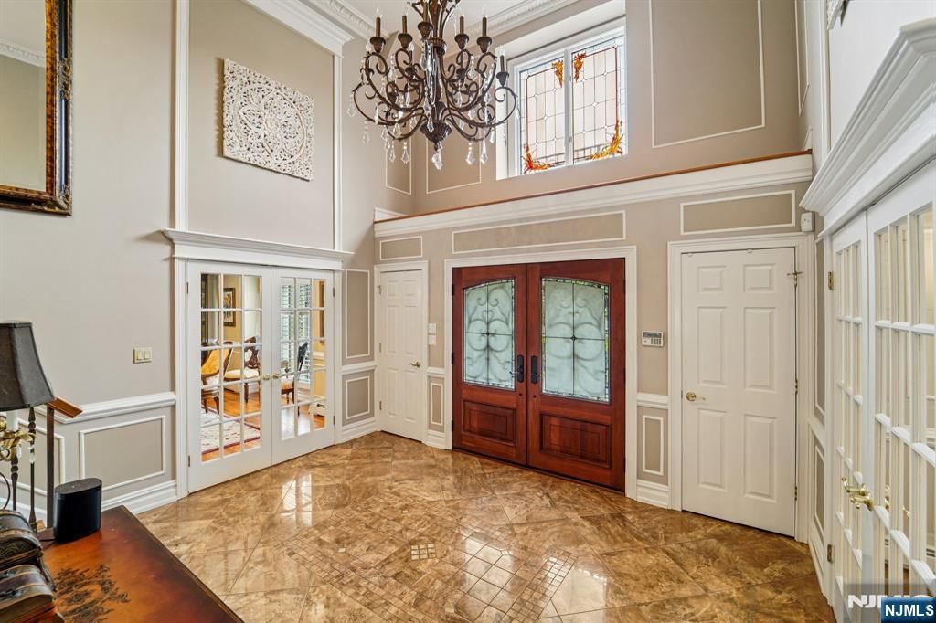 Photo of 840 Stonewall Court, Franklin Lakes, NJ 07417 (MLS # 25026372)