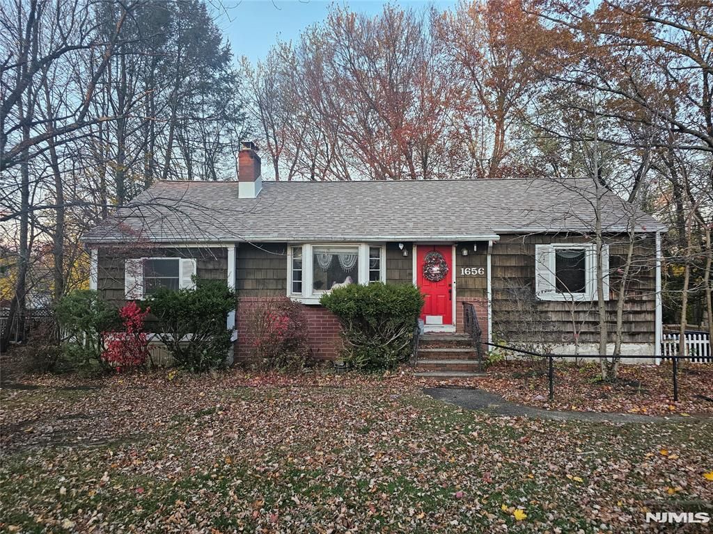 Photo of 1656 Hamburg Turnpike, Wayne, NJ 07470 (MLS # 25041726)