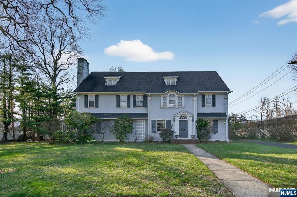 Photo of 2 Halsey Place, South Orange Village, NJ 07079 (MLS # 26010140)