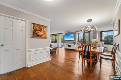 Photo of 200 Winston Dr #L09, Cliffside Park, NJ 07010 (MLS # 26014761)