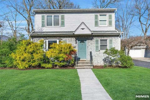 Photo of 60 Westview Drive, Bergenfield, NJ 07621 (MLS # 26008673)