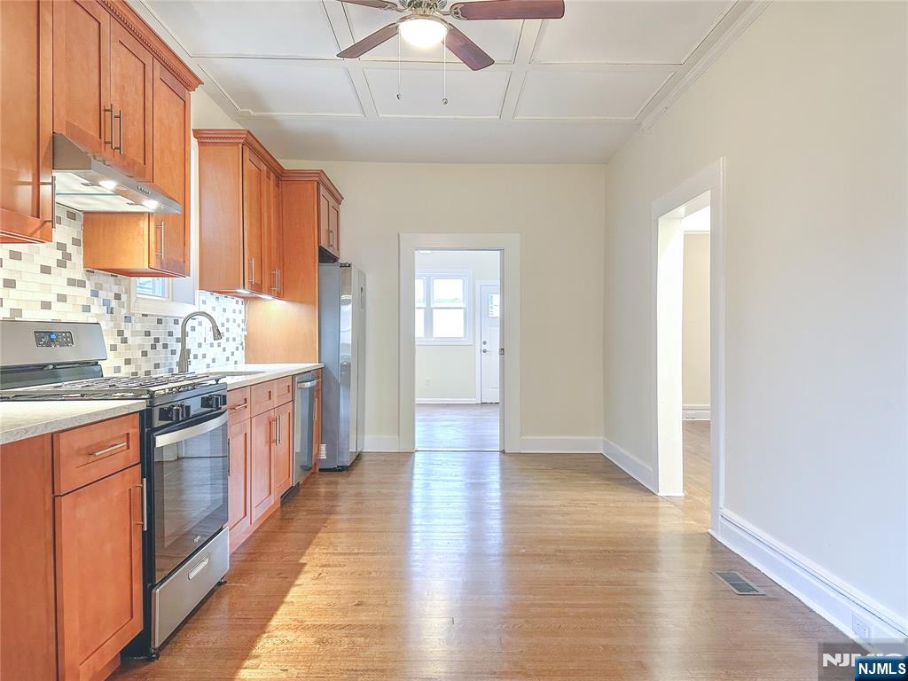 Rental Property at 210 Cleveland Ave 1, Harrison, New Jersey - Bedrooms: 4 
Bathrooms: 1 
Rooms: 6  - $3,300 MO.
