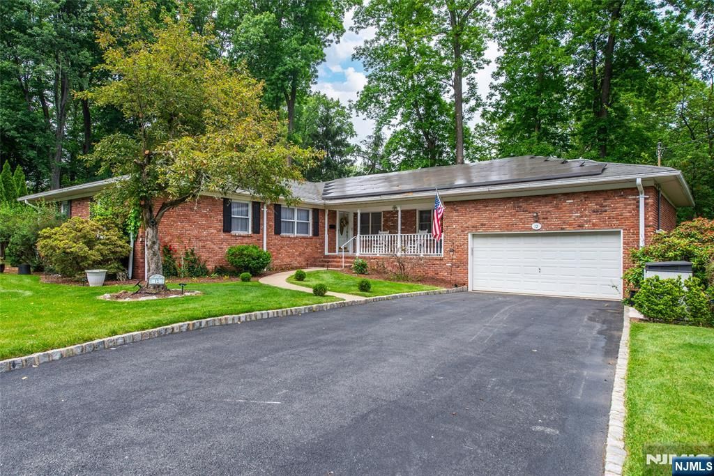 Photo of 12 Ravine Road, Verona, NJ 07044 (MLS # 26007651)