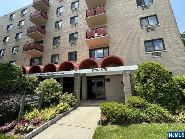 873 Main St 3C, Hackensack, New Jersey - 1 Bedrooms  
1 Bathrooms  
4 Rooms - 