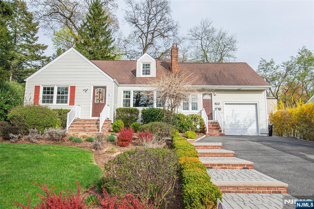 Property for Sale at 154 Park Avenue, West Caldwell, New Jersey - Bedrooms: 4 
Bathrooms: 3 
Rooms: 11  - $699,000