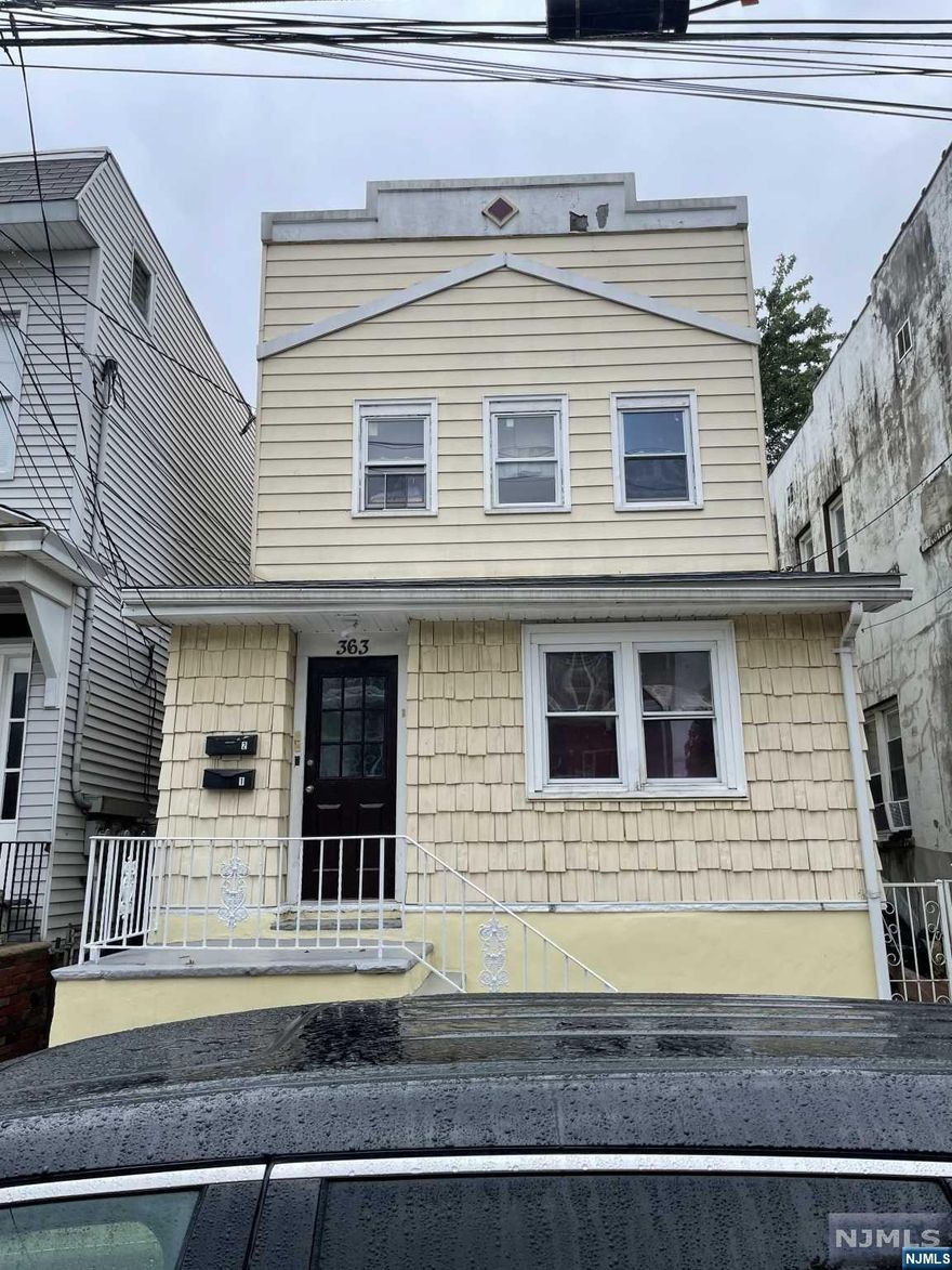 Great two family home with full finished basement. Just minutes to the trains to NYC, close to shopping, parks and local restaurants. A great opportunity in a great location for investment and enjoy the best of the community