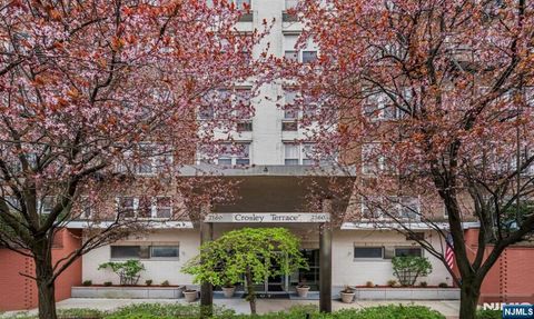 Photo of 2160 Center Ave #4G, Fort Lee, NJ 07024 (MLS # 26014724)
