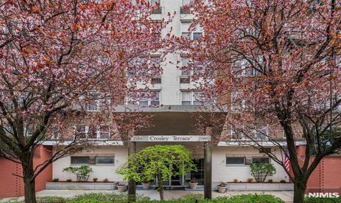 Photo of 2160 Center Ave #4G, Fort Lee, NJ 07024 (MLS # 26014724)