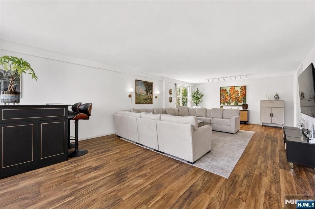 Photo of 926 Bloomfield Avenue #3A, Glen Ridge, NJ 07028 (MLS # 26016380)