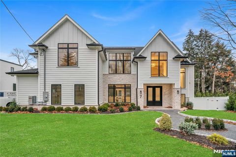 Photo of 7 Central Avenue, Demarest, NJ 07627 (MLS # 25039418)