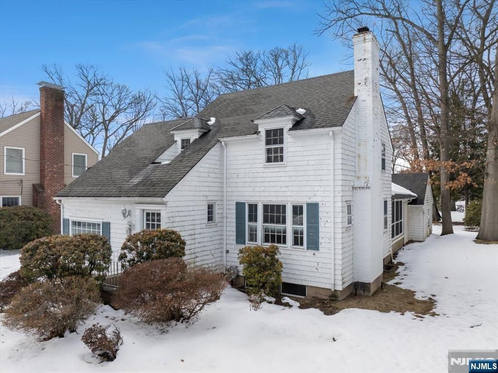 Photo of 364 Owen Avenue, Fair Lawn, NJ 07410 (MLS # 26005440)