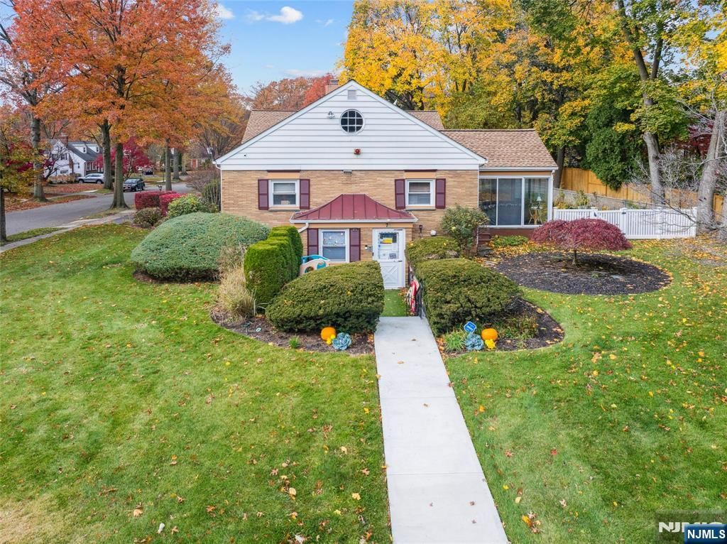 Photo of 74 Ridgewood Avenue, Glen Ridge, NJ 07028 (MLS # 25038880)