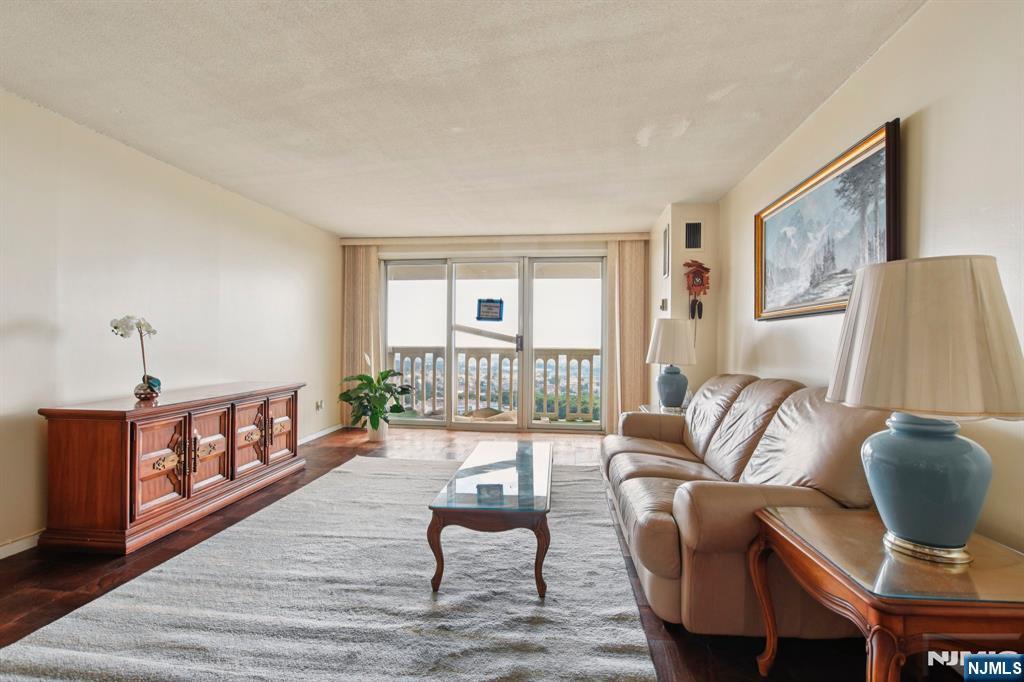 555 North Avenue 25K