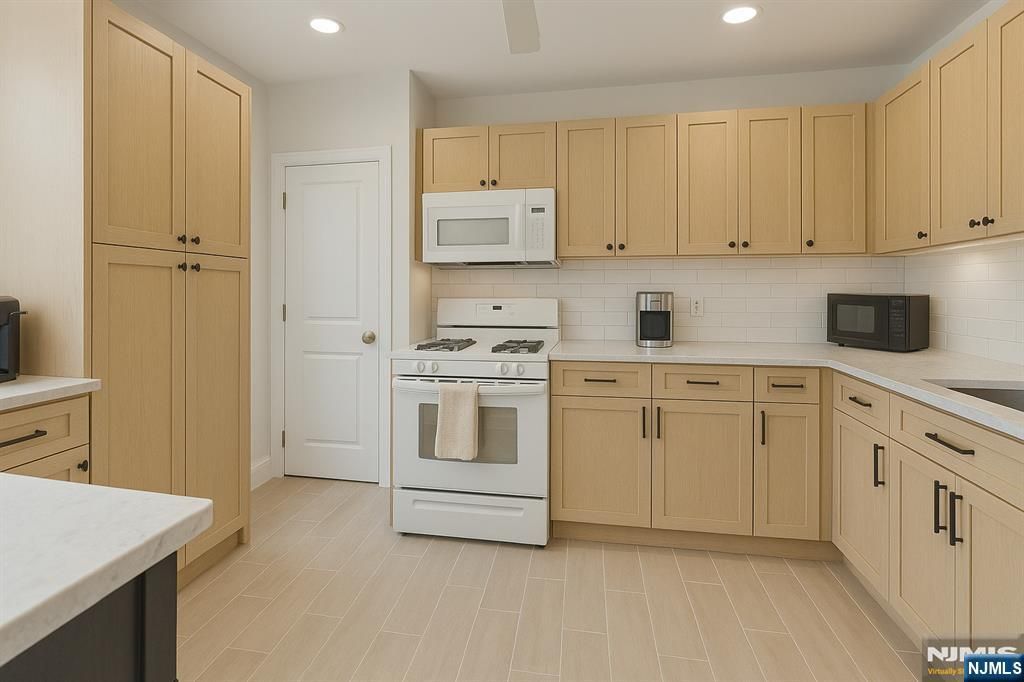 Photo of 800 Grand Avenue, Leonia, NJ 07605 (MLS # 25027336)