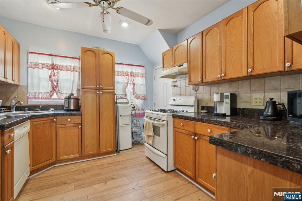 Photo of 800 Grand Avenue, Leonia, NJ 07605 (MLS # 25027336)