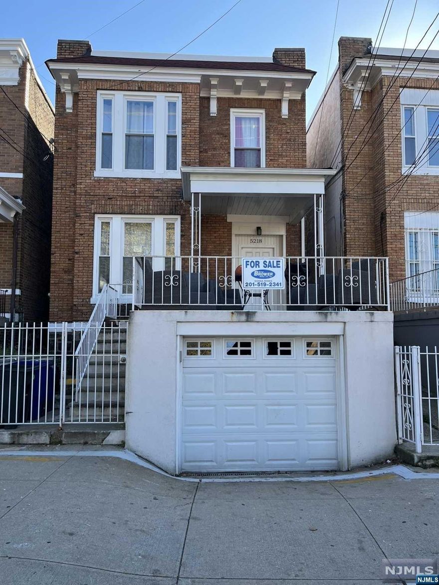 2 FAMILY HOME RENOVATED IN 2018- NEW ROOF, WINDOWS, ELECTRIC, PLUMBING, HEAT, AC,NEW KITCHENS, BATHROOMS, APPLIANCES. EACH UNIT OFFERS, LIVING ROOM, EAT IN KITCHENS, 2 BEDROOMS AND 2 BATHROOMS, BONUS FINISHED BASEMENT WITH BATHROOM.