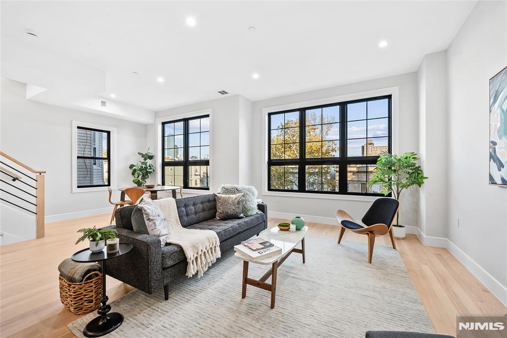 165 Delaware Avenue 3