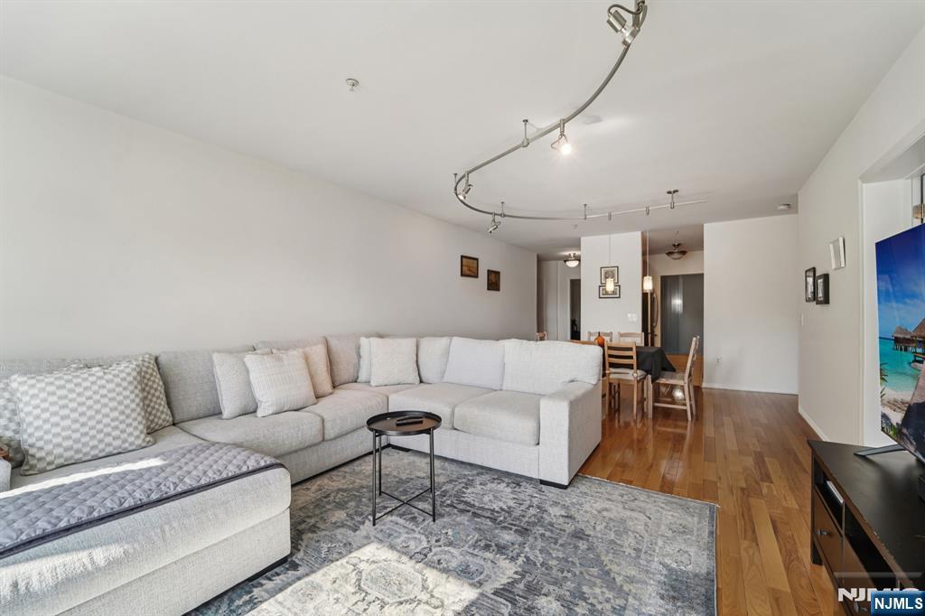 129 The Promenade 129
