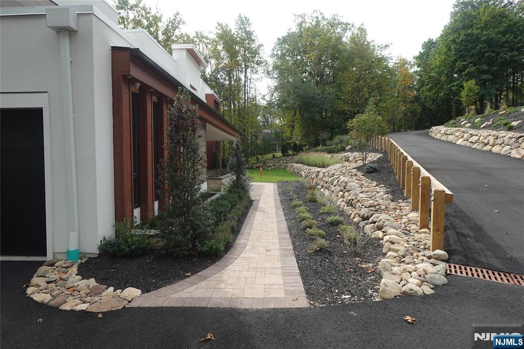 Saddle River, New Jersey 07458, United States, 5 Bedrooms Bedrooms, ,5 BathroomsBathrooms,Residential,Active,214301