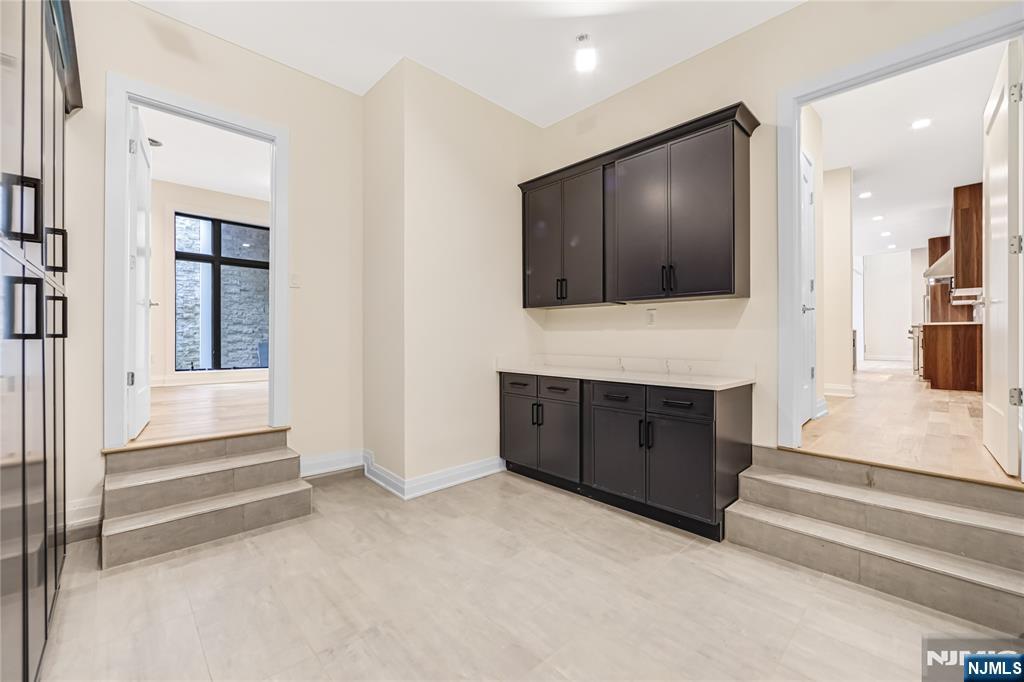 Saddle River, New Jersey 07458, United States, 5 Bedrooms Bedrooms, ,5 BathroomsBathrooms,Residential,Active,214301