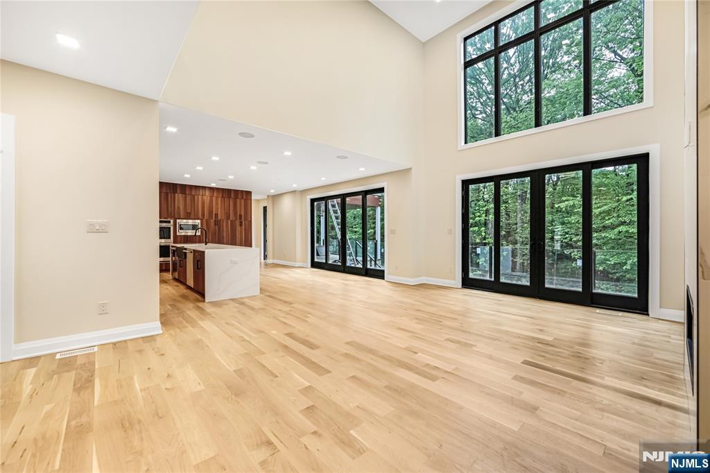 Saddle River, New Jersey 07458, United States, 5 Bedrooms Bedrooms, ,5 BathroomsBathrooms,Residential,Active,214301