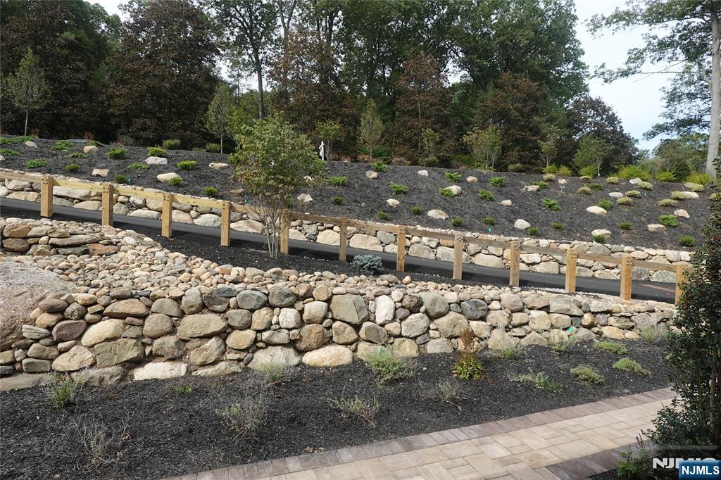 Saddle River, New Jersey 07458, United States, 5 Bedrooms Bedrooms, ,5 BathroomsBathrooms,Residential,Active,214301