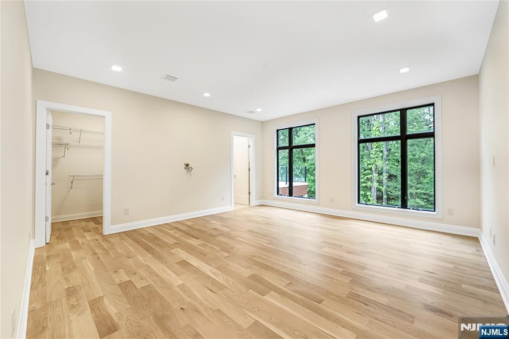 Saddle River, New Jersey 07458, United States, 5 Bedrooms Bedrooms, ,5 BathroomsBathrooms,Residential,Active,214301