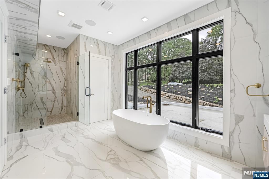 Saddle River, New Jersey 07458, United States, 5 Bedrooms Bedrooms, ,5 BathroomsBathrooms,Residential,Active,214301