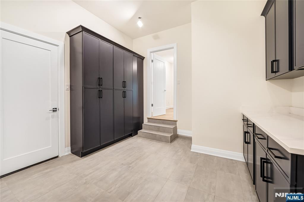 Saddle River, New Jersey 07458, United States, 5 Bedrooms Bedrooms, ,5 BathroomsBathrooms,Residential,Active,214301