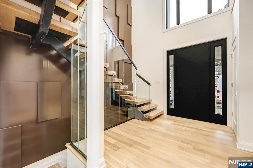 Saddle River, New Jersey 07458, United States, 5 Bedrooms Bedrooms, ,5 BathroomsBathrooms,Residential,Active,214301