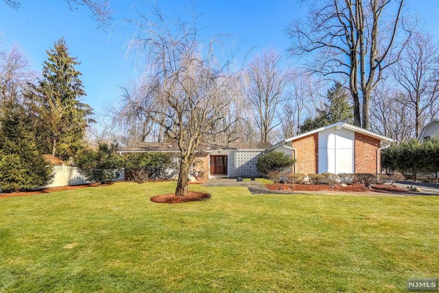 UPDATED & CHARMING RANCH SITTING ON OVER .75 ACRE OF FLAT LANDSCAPED PROPERTY! MOVE RIGHT IN... OPEN AND BRIGHT FLOOR PLAN WITH FLOOR TO CEILING WINDOWS AND BEAMING NATURAL DAYLIGHT. CHEFS KITCHEN UPDATED WITH GRANITE COUNTERTOPS, ALL STAINLESS-STEEL APPLIANCES, NEW CUSTOM CABINETS AND BEAUTIFUL BACKSPLASH. UPDATES ALSO INCLUDE: NEWER AC, NEWER FURNACE. HOME OFFERS THREE BEDROOMS, TWO FULL BATHS, AND ONE-HALF BATH. OPEN FAMILY ROOM WITH FIREPLACE AND OVERSIZED WINDOWS. LOWER LEVEL IS A GREAT EXTRA SPACE WITH HIGH CEILINGS AND ROOM FOR ENTERTAINMENT. BEAUTIFUL OUTDOOR OASIS WITH PATIO AND PLENTY OF ROOM FOR A POOL. NOT TO MENTION, CLOSE TO ALL NYC TRANSPORTATION AND BLUE-RIBBON SCHOOLS.