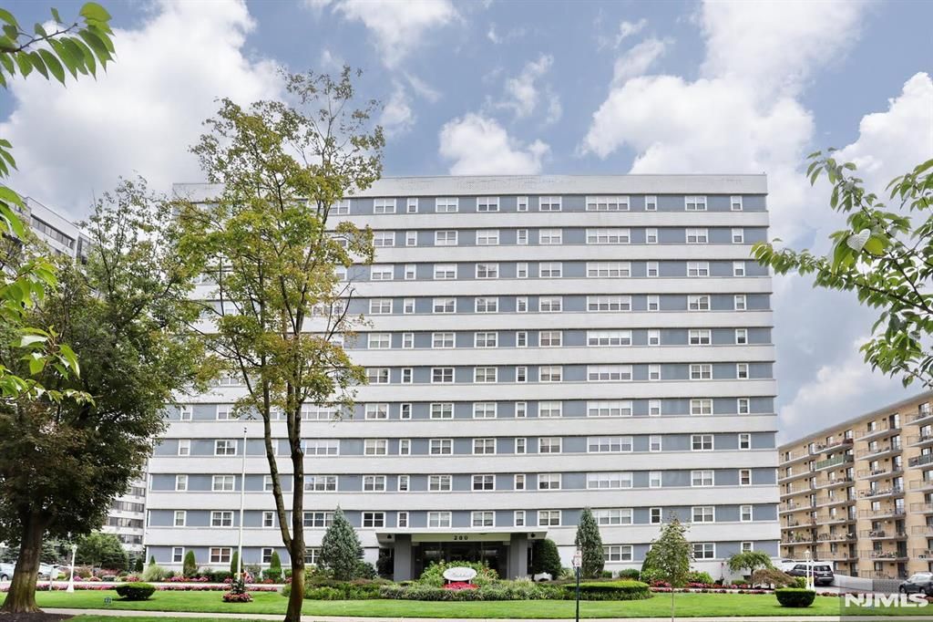 Photo of 280 Prospect Ave #6J, Hackensack, NJ 07601 (MLS # 26008901)