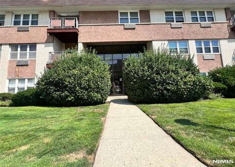Photo of 1111 River Road #D5, Edgewater, NJ 07020 (MLS # 25041969)