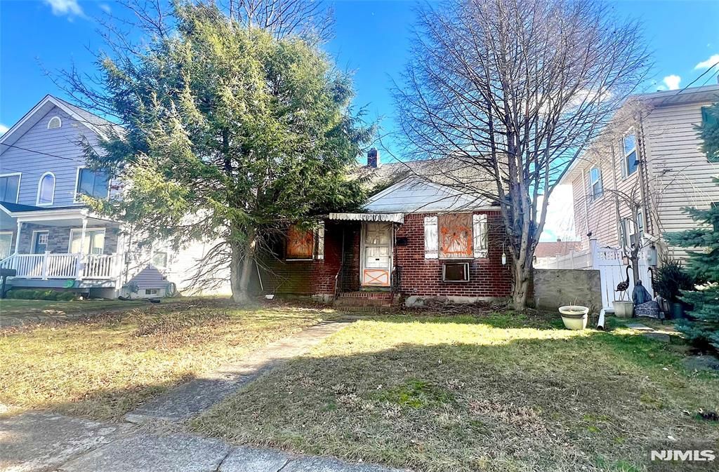 Photo of 248 Rudolph Avenue, Elmwood Park, NJ 07407 (MLS # 26010676)