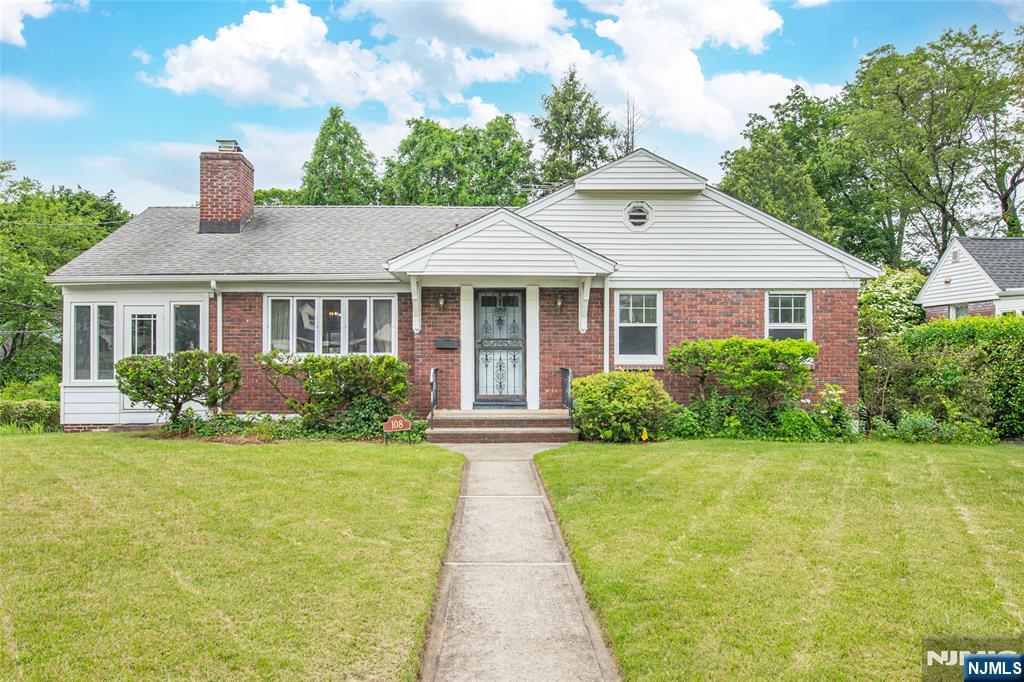 Property for Sale at 108 Thornbury Avenue, Glen Rock, New Jersey - Bedrooms: 2 
Bathrooms: 2 
Rooms: 6  - $695,000
