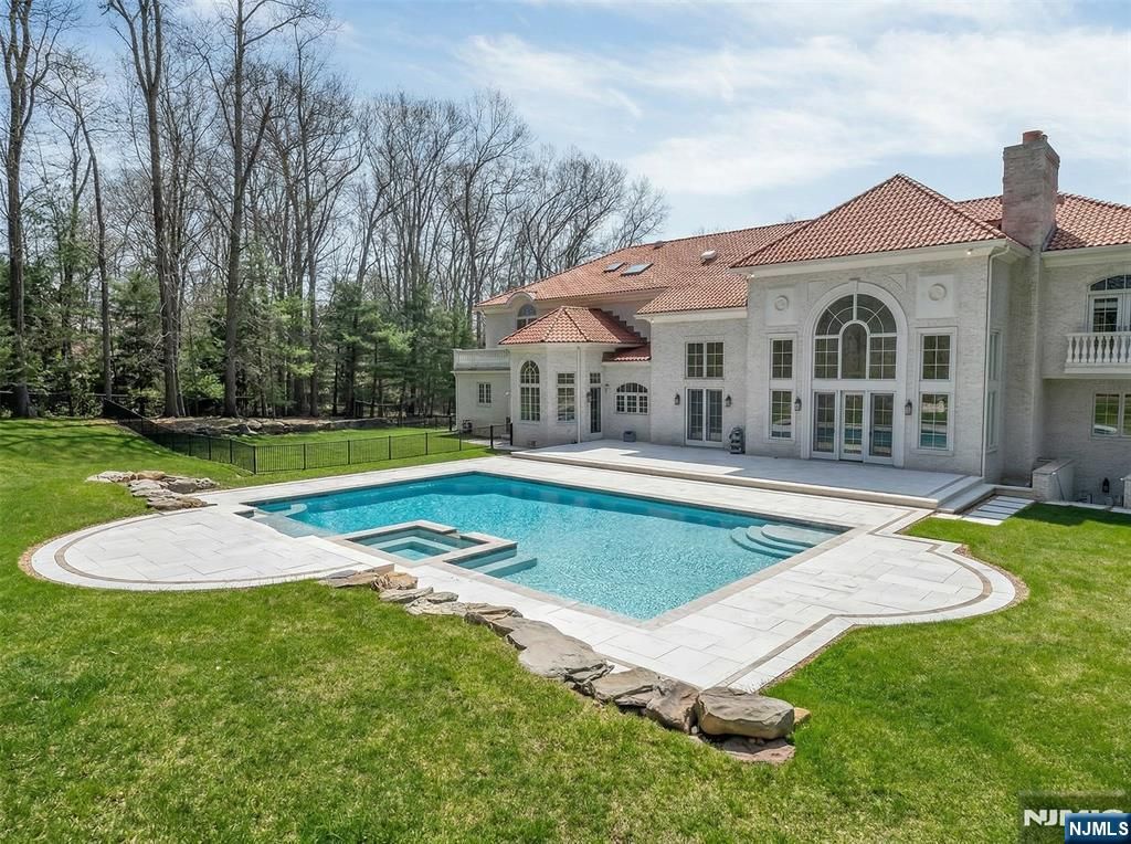 Photo of 11 Alford Drive, Saddle River, NJ 07458 (MLS # 26013024)