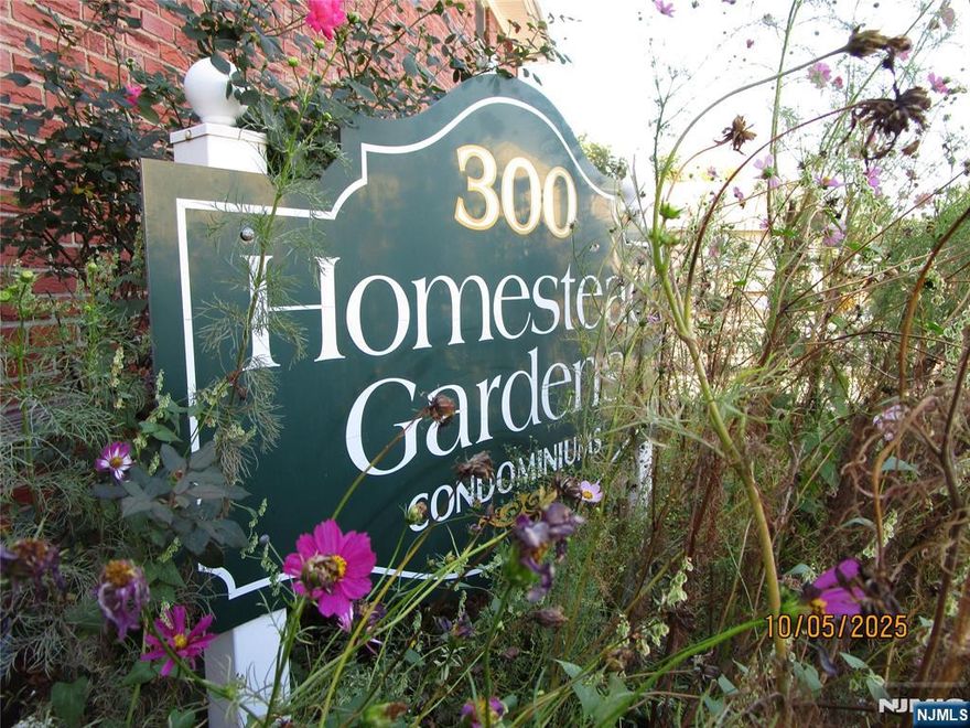 Modern garden condo apartment style, excellent residential area, park like settings, convenient to shopping and all transportation Water treatment under sink Heat, hot water and cooking gas is included in the rent