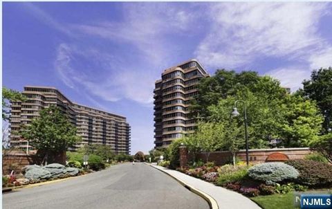Photo of 100 Carlyle DR #17B-N, Cliffside Park, NJ 07010 (MLS # 26016101)