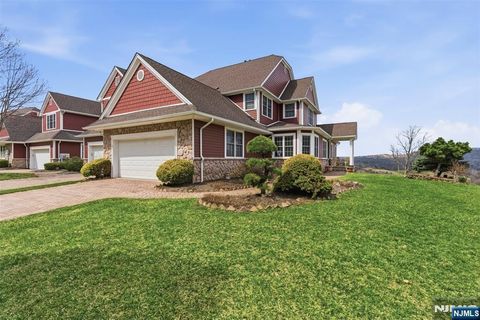 19 Rockhall Court Hamburg NJ 07419