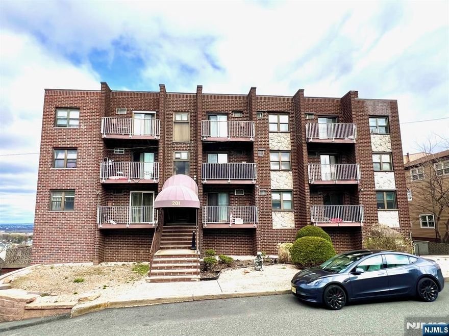 VERY BRIGHT AND SPACIOUS 1 BR COND IN GREAT LOCATION AT PALISADES PARK. LARGE EAST FACING TERRACE OFF FROM THE LR& MODERN KITHEN, HARDWOOD FLOORS THROUGHOUT, UPDATED KITCHEN, STAINLESS STEEL APPLIANCES, LOTS OF CLOSET SPACES, LOW PROPERTY TAX AND MAINTENANCE INCLUDING HEAT, HOTWATER AND WATER, CLOSE TO SHOPPING, RESTAURANTS & NYC BUS AT THE CORNER, 1 DEEDED INDOOR GARAGE SPACE IS INCLUDED. GREAT OPPORTUNITY FOR INVESTOR AND FIRST HOME BUYER, RLAUNDRY IN THE COMPLEX *** PET FRIENDLY BUILDING***