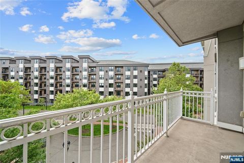 Photo of 4 Constellation Pl #308, Jersey City, NJ 07305 (MLS # 25042050)