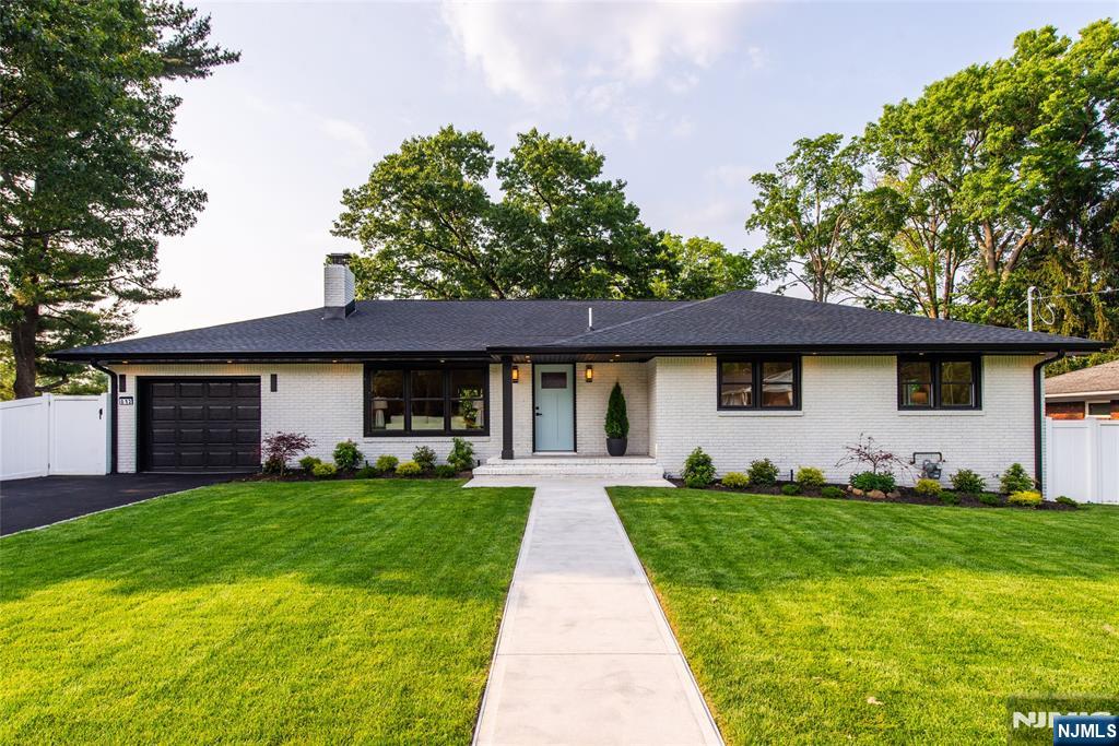 12 Hillcrest Drive, Little Falls, New Jersey - 5 Bedrooms  
4 Bathrooms  
11 Rooms - 