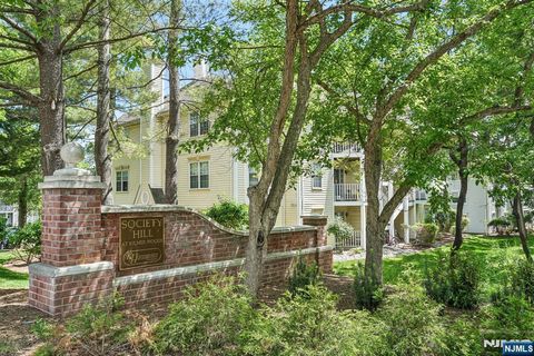 Photo of 518 Holly Court, Mahwah, NJ 07430 (MLS # 26019074)