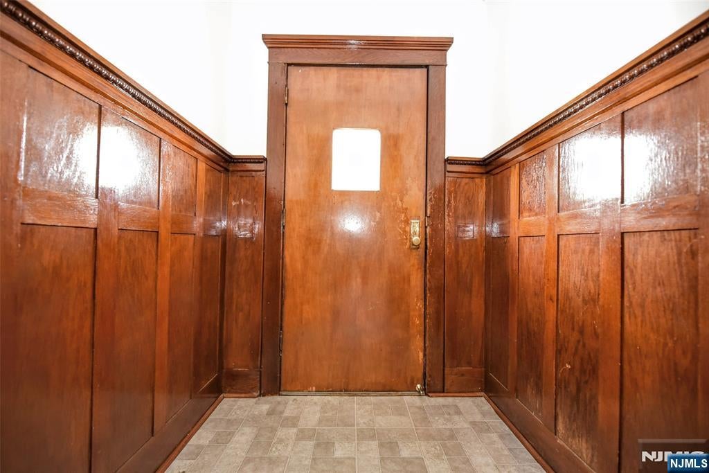 616 Elm Street