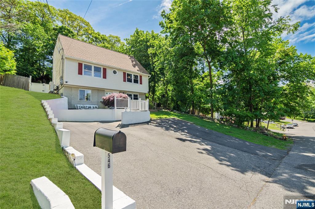 Property for Sale at 546 Atlas Road, Roxbury Twp, New Jersey - Bedrooms: 5 
Bathrooms: 3 
Rooms: 9  - $575,000