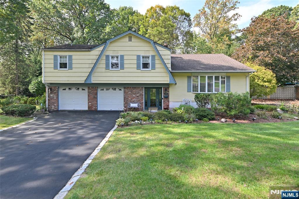 Property for Sale at 552 Jackson Avenue, Twp Of Washington, New Jersey - Bedrooms: 4 
Bathrooms: 3 
Rooms: 8  - $869,000