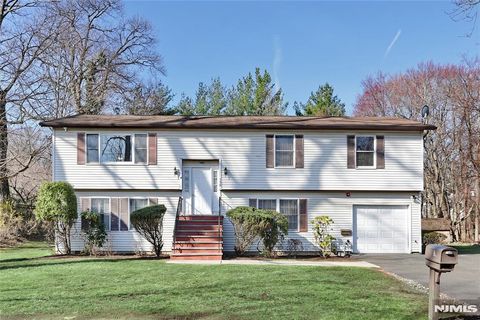 Photo of 116 Hillside Avenue, Midland Park, NJ 07432 (MLS # 26010669)